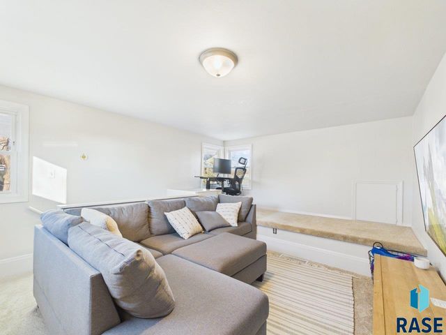 1313 S Riverdale Rd Road, Sioux Falls, SD 57105