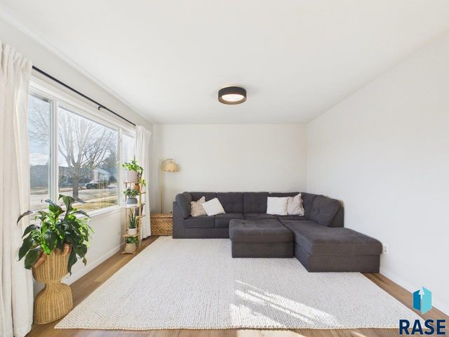 1313 S Riverdale Rd Road, Sioux Falls, SD 57105