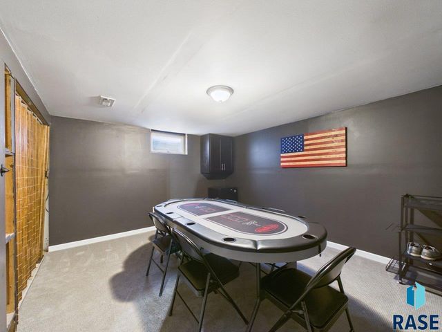 1313 S Riverdale Rd Road, Sioux Falls, SD 57105