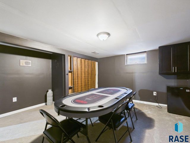 1313 S Riverdale Rd Road, Sioux Falls, SD 57105