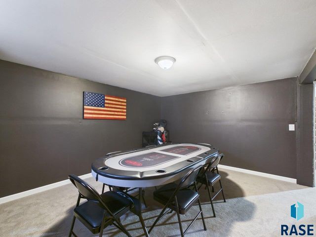 1313 S Riverdale Rd Road, Sioux Falls, SD 57105