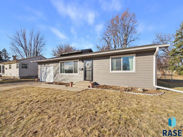 1313 S Riverdale Rd Road, Sioux Falls, SD 57105