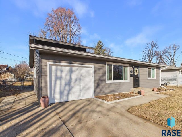 1313 S Riverdale Rd Road, Sioux Falls, SD 57105