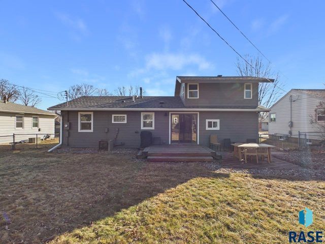 1313 S Riverdale Rd Road, Sioux Falls, SD 57105