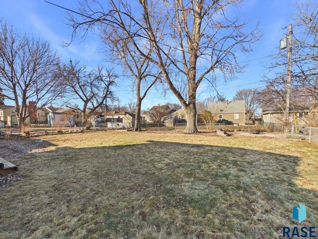 1313 S Riverdale Rd Road, Sioux Falls, SD 57105