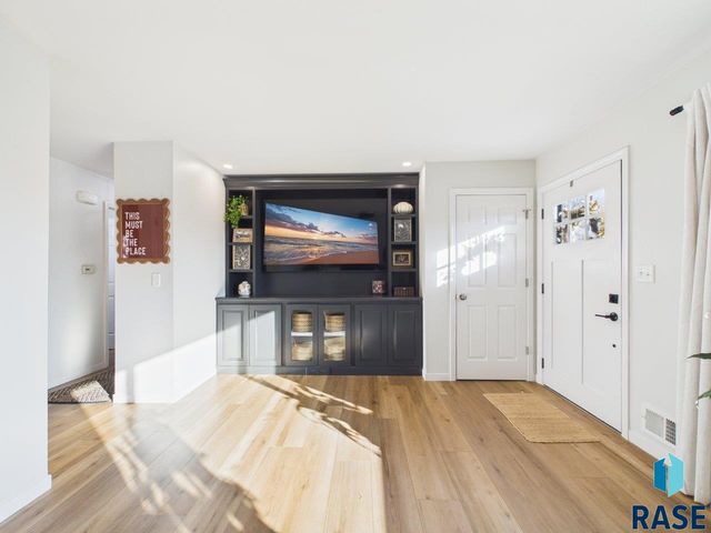 1313 S Riverdale Rd Road, Sioux Falls, SD 57105