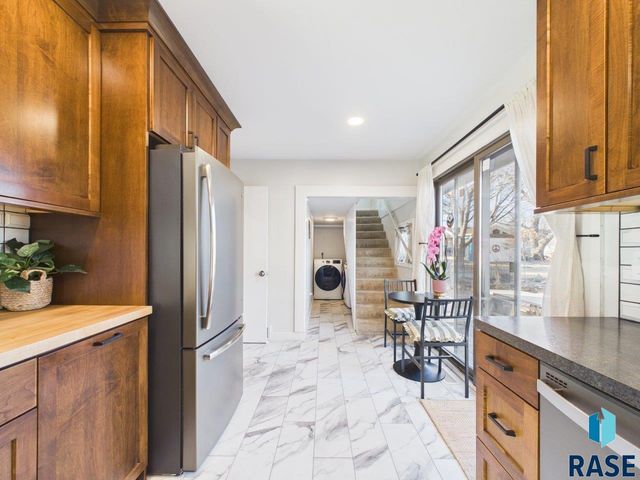 1313 S Riverdale Rd Road, Sioux Falls, SD 57105