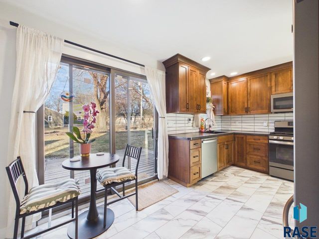 1313 S Riverdale Rd Road, Sioux Falls, SD 57105