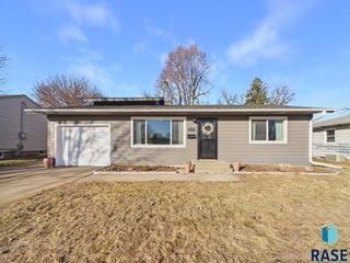 1313 S Riverdale Rd Road, Sioux Falls, SD 57105