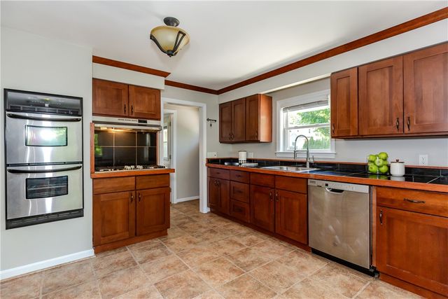 18 Hattie Avenue, Smithfield, RI 02828