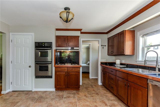 18 Hattie Avenue, Smithfield, RI 02828