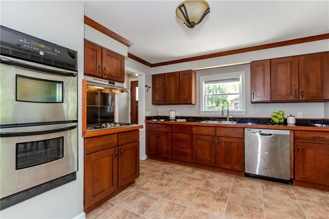 18 Hattie Avenue, Smithfield, RI 02828