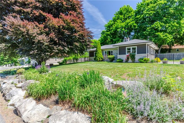 18 Hattie Avenue, Smithfield, RI 02828