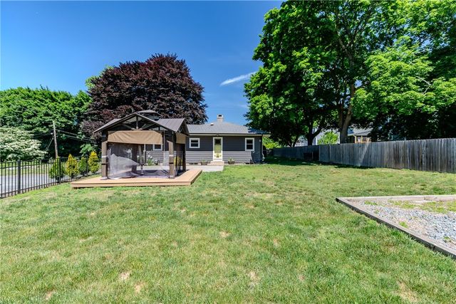 18 Hattie Avenue, Smithfield, RI 02828