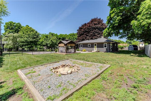 18 Hattie Avenue, Smithfield, RI 02828