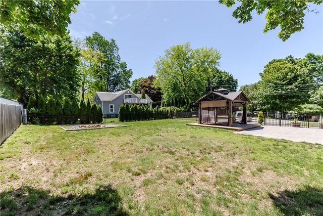 18 Hattie Avenue, Smithfield, RI 02828