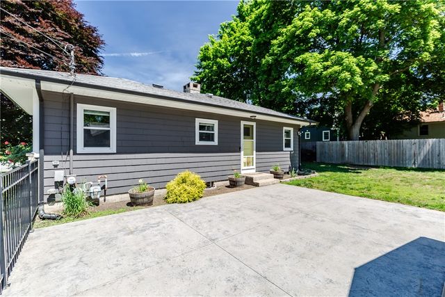 18 Hattie Avenue, Smithfield, RI 02828