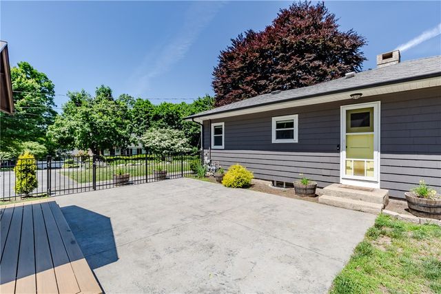 18 Hattie Avenue, Smithfield, RI 02828