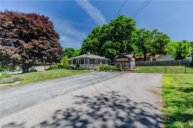 18 Hattie Avenue, Smithfield, RI 02828
