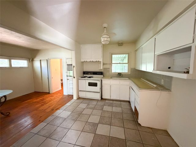 5013 Merida Avenue, Fort Worth, TX 76115