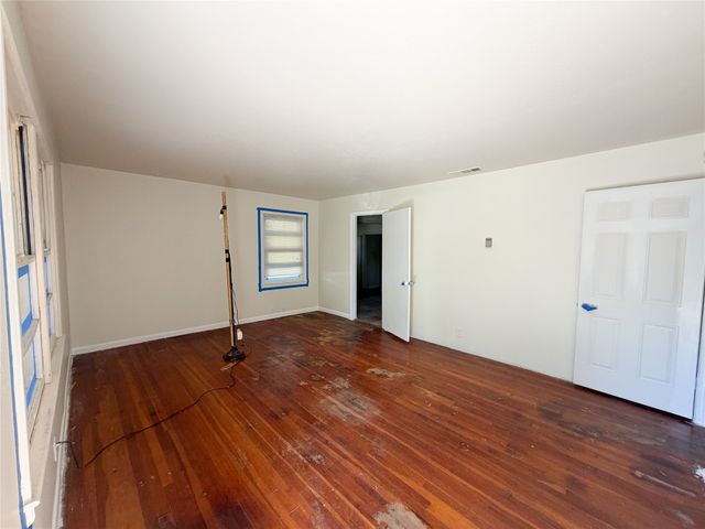 5013 Merida Avenue, Fort Worth, TX 76115