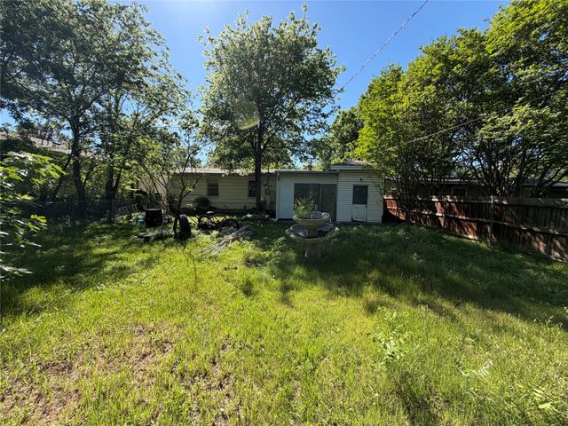 5013 Merida Avenue, Fort Worth, TX 76115