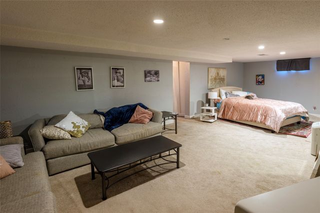 1324 Birch Lane, Des Moines, IA 50315