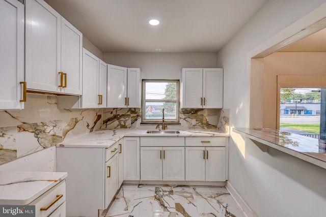 1910 S QUEEN ST, York, PA 17403