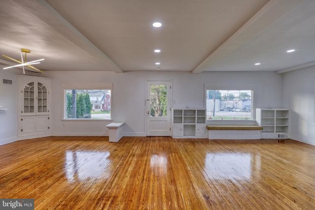 1910 S QUEEN ST, York, PA 17403