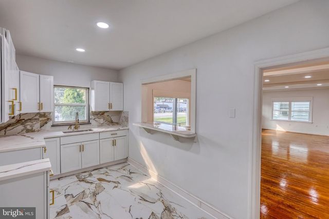 1910 S QUEEN ST, York, PA 17403