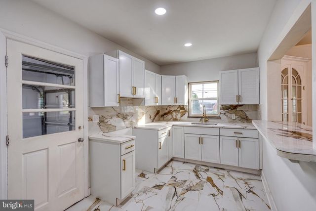 1910 S QUEEN ST, York, PA 17403