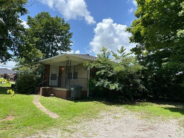 5002 Collinwood Dr, Clarksville, TN 37042