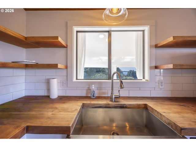 87748 TERRACE VIEW Dr, Florence, OR 97439