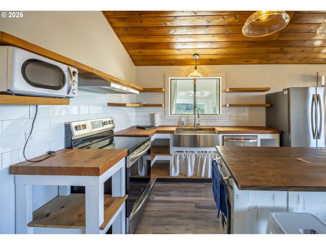 87748 TERRACE VIEW Dr, Florence, OR 97439