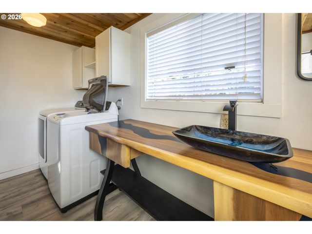 87748 TERRACE VIEW Dr, Florence, OR 97439