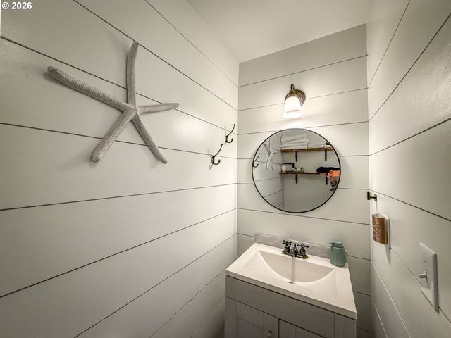 87748 TERRACE VIEW Dr, Florence, OR 97439