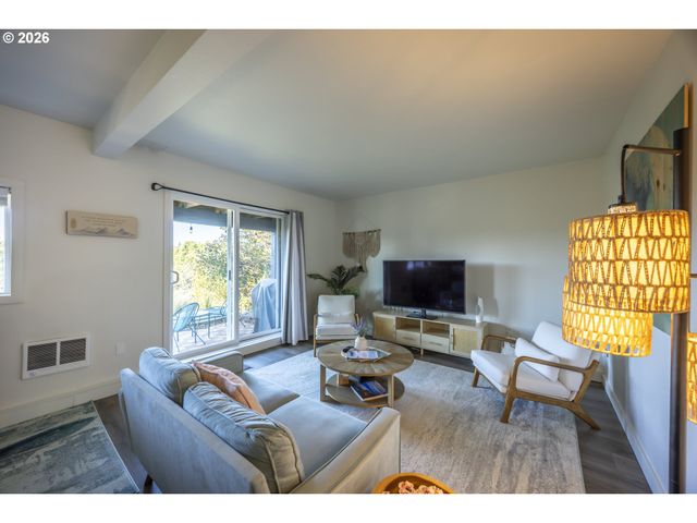 87748 TERRACE VIEW Dr, Florence, OR 97439