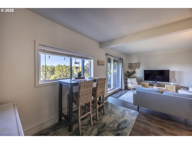 87748 TERRACE VIEW Dr, Florence, OR 97439