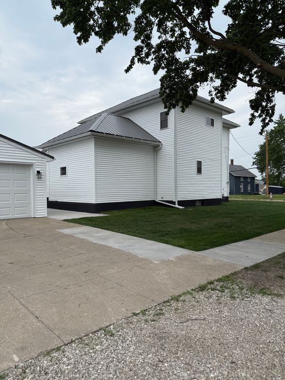 207 N 3rd Street, Montezuma, IA 50171