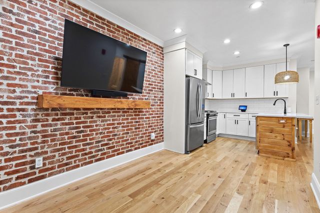 138 Trenton 1, Boston, MA 02128