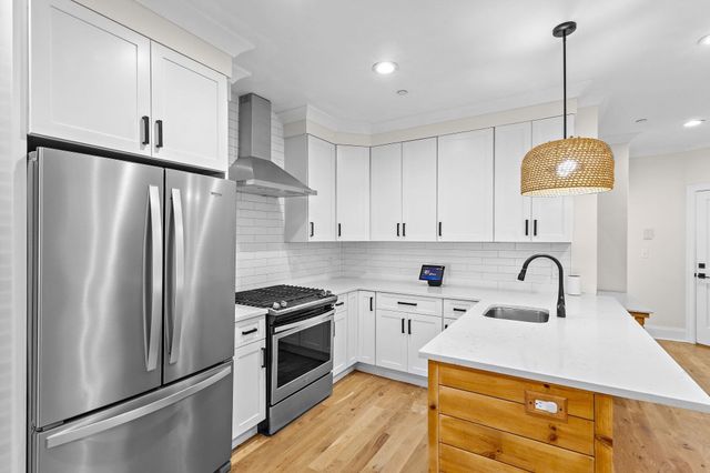 138 Trenton 1, Boston, MA 02128