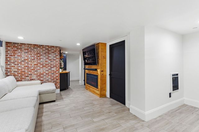 138 Trenton 1, Boston, MA 02128
