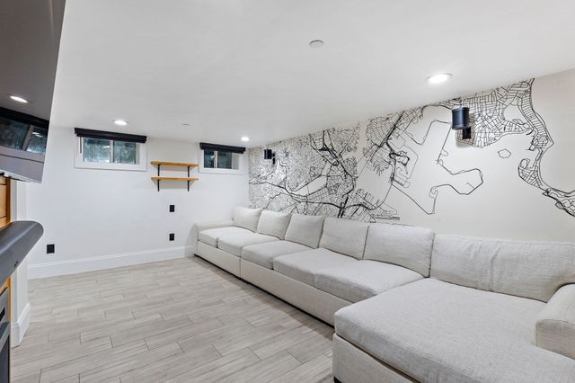 138 Trenton 1, Boston, MA 02128