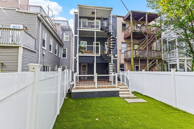 138 Trenton 1, Boston, MA 02128