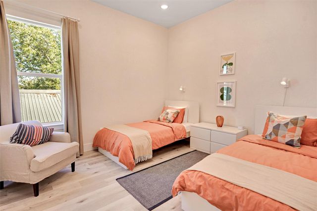 5908 St Augustine Street B, Houston, TX 77021