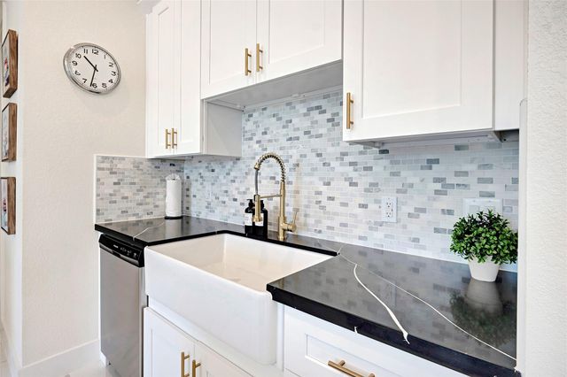 5908 St Augustine Street B, Houston, TX 77021