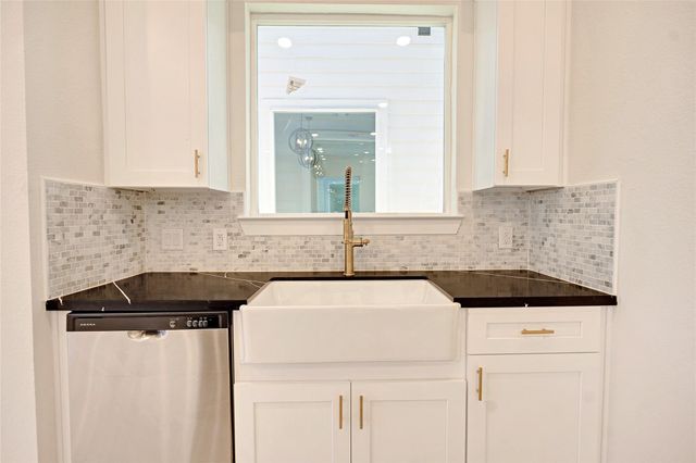 5908 St Augustine Street B, Houston, TX 77021