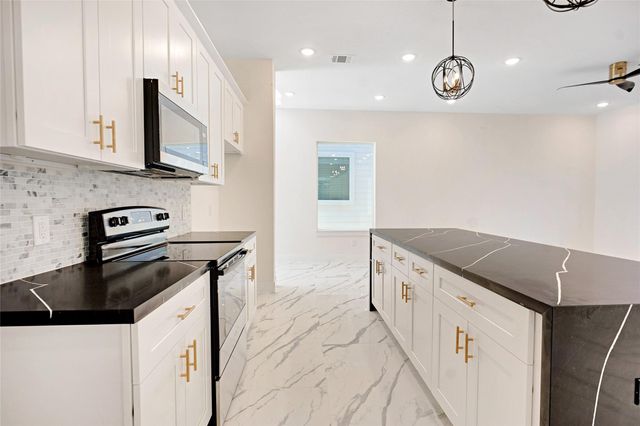 5908 St Augustine Street B, Houston, TX 77021