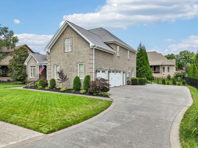 1023 Gadwall Cir, Hendersonville, TN 37075
