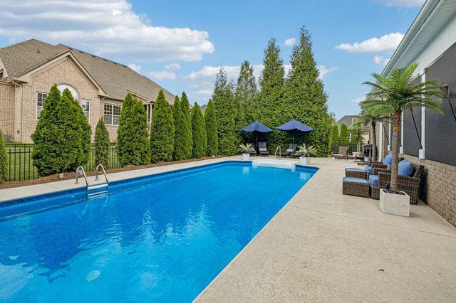 1023 Gadwall Cir, Hendersonville, TN 37075